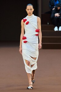 00039-loewe-fall-2022-ready-to-wear-paris-credit-filippo-fior-gorunway.thumb.jpg.fb7a03010628eb28764383a3362a6deb.jpg