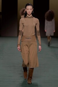 00040-hermes-fall-2022-ready-to-wear-paris-credit-alessandro-lucioni-gorunway.thumb.jpg.54700145c252e2a129406da23f7731db.jpg