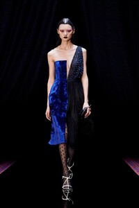 00040-lanvin-fall-22-ready-to-wear-paris-credit-brand.thumb.jpg.e0e84ac3c08fa17706c63719521d3921.jpg
