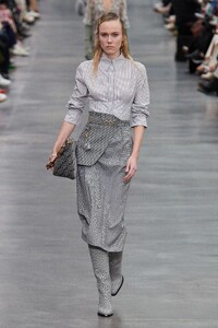 00047-fendi-fall-2022-ready-to-wear-credit-gorunway.thumb.jpg.2296fee8c14eb88ef48f8a67171f25e5.jpg