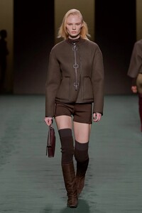 00048-hermes-fall-2022-ready-to-wear-paris-credit-alessandro-lucioni-gorunway.thumb.jpg.ad012e8a1339e3567d6b971dbbb05df6.jpg