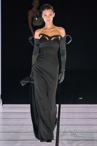 00048-moschino-fall-2022-ready-to-wear-milan-credit-alessandro-lucioni-gorunway.thumb.jpg.e4cb6c8d94ade8f8778d25c6b35df306.jpg