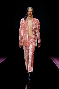 00049-lanvin-fall-22-ready-to-wear-paris-credit-brand.thumb.jpg.7133258da3e41dd1c39780210cf3401f.jpg