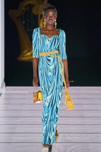 00054-moschino-fall-2022-ready-to-wear-milan-credit-alessandro-lucioni-gorunway.thumb.jpg.7d18f78bb56579fce6032cfac72056dd.jpg