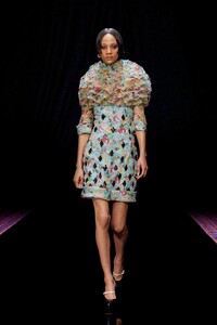 00055-lanvin-fall-22-ready-to-wear-paris-credit-brand.thumb.jpg.046547efa8d0e631456b63c81b561fe0.jpg