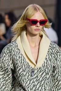 00057-louis-vuitton-fall-2022-ready-to-wear-paris-details-credit-gorunway.thumb.jpg.1c54d4f290ed8c63688194a8ba628e3d.jpg