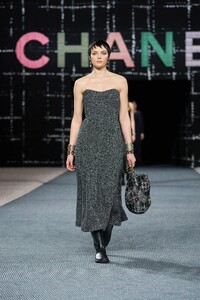 00059-chanel-fall-2022-ready-to-wear-paris-credit-gorunway.thumb.jpg.f0ec6a55e8344bd8c5d43ff5e49d68c1.jpg