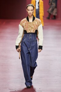 00061-christian-dior-fall-2022-ready-to-wear-paris-credit-gorunway.thumb.jpg.c1cbf18b3434f729f9b534876f2fa686.jpg