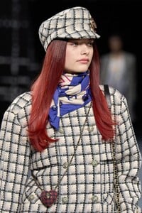 00075-chanel-fall-2022-ready-to-wear-details-paris-credit-gorunway.thumb.jpg.2d758ee7e8b6a00e354ec0f8f6b11ebc.jpg