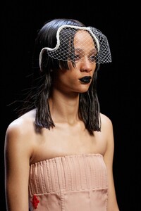00083-lanvin-fall-2022-ready-to-wear-paris-details-credit-brand.thumb.jpg.0fc7ae4c43b2ad8a23f734d690162c4a.jpg