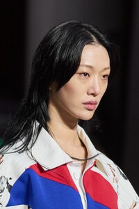 00092-louis-vuitton-fall-2022-ready-to-wear-paris-details-credit-gorunway.thumb.jpg.361d98a53606147945e8a6e2b5a48e71.jpg