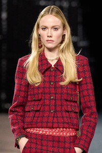 00104-chanel-fall-2022-ready-to-wear-details-paris-credit-gorunway.thumb.jpg.6ee979b2d2cdffdfd7335665307da625.jpg