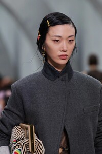 00124-fendi-details-fall-22-ready-to-wear-credit-armando-grillo-gorunway.thumb.jpg.c0db36abf93b8e3a8e144bd0b18cf8be.jpg