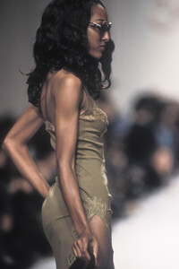 1057899721_ChantalThomass1992WomenRTW111.thumb.jpg.54c2e166eb2abfdc369795c52c10460c.jpg