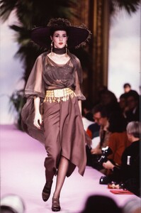 Suzanne Von Aichinger Christian Lacroix SS HC 1993 _6.jpg