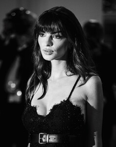 1097811524_MaximHot1002023-EmilyRatajkowski.thumb.jpg.828c632d6b01db2db0af22ab98ccb040.jpg