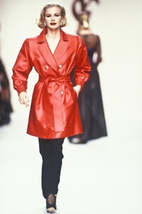 121205369_YvesSaintLaurent1992WomenRTW20.thumb.jpg.834445965d9d1f9861925d4ffc1308e7.jpg