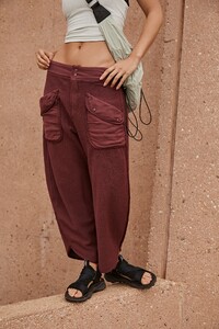 129022504_CarolineKelley-FreePeople2023FPMovementTimkoPants(Oxblood)59218156_260_c.thumb.jpg.b408e4078ed57efd00f56315d3de7f5a.jpg