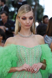 1375625680_MaximHot1002023-Ann-SophieThieme.thumb.jpg.96bb1eed1265f088d82cbdcf42340ff4.jpg