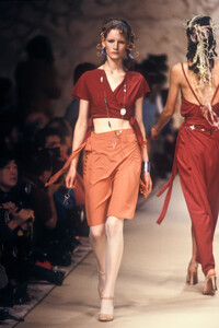 1413202483_Chloe1994WomenRTW48.thumb.jpg.aef506e0eed154a3ce651047a0def273.jpg