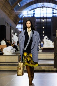 1565411757_LouisVuittonFall22AtmospherebySTYLEDUMONDE0K3A1428FullRes.thumb.jpg.2e398af7da520636134c5215c48a634f.jpg