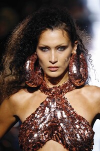 1614506729_MaximHot1002023-BellaHadid.thumb.jpg.4f75e0c5191f603811f8c0b22de98ab8.jpg
