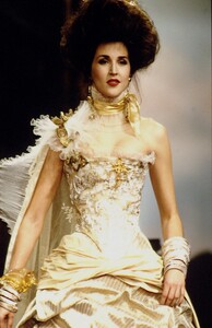 Suzanne Von Aichinger Christian Lacroix SS HC 1993 _5.jpg