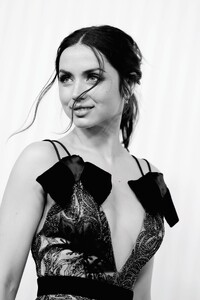 1711520220_MaximHot1002023-AnadeArmas.thumb.jpg.4ebb7e7b480827a2a2d166191cc98b0b.jpg