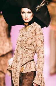 Ludmila Isaeva Malahova Christian Lacroix fw rtw 1993_2.jpg