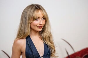 1924721408_MaximHot1002023-SabrinaCarpenter.thumb.jpg.b37f74abf366467e129a35efb2b9e207.jpg
