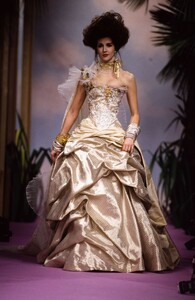 Suzanne Von Aichinger Christian Lacroix SS HC 1993 _1.jpg