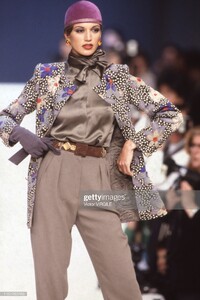 Ungaro - Runway - Ready To Wear FallWinter 1992-1993.jpg