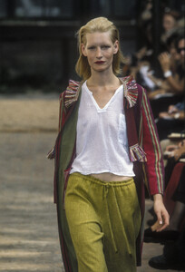 1955464440_Marni1998WomenRTW12.thumb.jpg.cb7396a65c5b7341f725825c5f066bb9.jpg