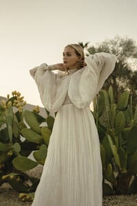 L'eto-Bridal-Wedding-Gowns-Palm-Springs-Collection_-2-1.jpg