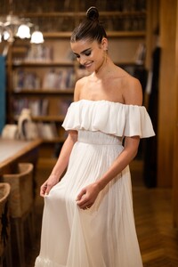 252817029_TaylorMarieHill-Vogue2023_06.10WeddingsUHQ2.thumb.jpg.c1462619676b43fdf0ea713362a16656.jpg