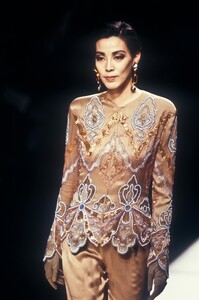 273657177_GiorgioArmani1990WomenRTW38.thumb.jpg.f1ee039b3a0193660d70d9fd26b34e3d.jpg