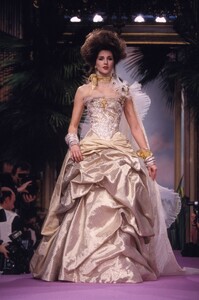 Suzanne Von Aichinger Christian Lacroix SS HC 1993 _2.jpg