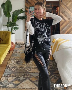 358408163_56b2e595-439b-4d76-a6b8-091075171880-haley-her-jonas-brothers-purse.jpg