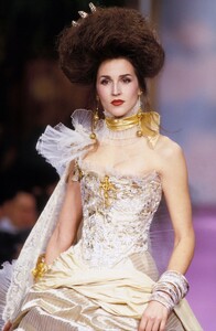 Suzanne Von Aichinger Christian Lacroix SS HC 1993 _3.jpg