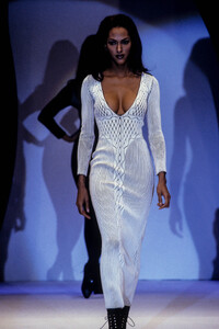 446841735_MarinaSpadafora1992WomenRTW112.thumb.jpg.43e2fc5b8204257655af064f3e1358b6.jpg