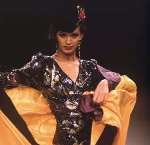 Emanuel Ungaro RTW FW 1991.jpg