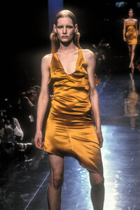 557904898_VersusbyDonatella1997WomenRTW28.thumb.jpg.20faf9a047b0605c328a13fd8a46fe43.jpg