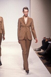 653004553_Prada1996WomenRTW52.thumb.jpg.44a43f3379d1140b5f48207e3f287b45.jpg