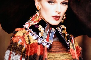 Ludmila Isaeva Malahova Christian Lacroix fw rtw 1993_3.jpg