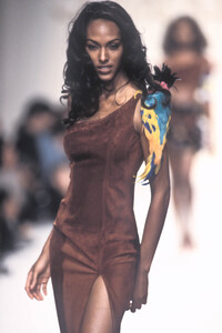 722031975_ChantalThomass1992WomenRTW26.thumb.jpg.d017c757ab7003f1d87a68ca88d5e862.jpg