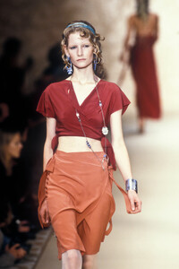 72716062_Chloe1994WomenRTW49.thumb.jpg.c747737719cb3e699af6b37ae275aa7a.jpg