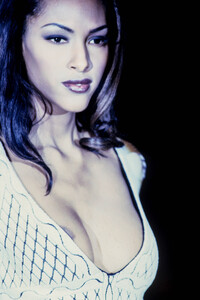 748860343_MarinaSpadafora1992WomenRTW115.thumb.jpg.7d3fc843162b9ce2b835c167ede7d143.jpg