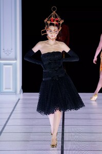 848694745_MoschinoF22019.thumb.jpg.c136306884d3ebb6a57946d96fdc2fe7.jpg
