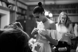 943373605_TaylorMarieHill-Vogue2023_06.10WeddingsUHQh3.thumb.jpg.c748d1340ab5cf111c6e9048960bc232.jpg