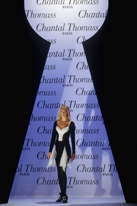 EMERIEU-Chantal-Thomass-1994-fall-winter-black-white-velvet-silk-drape-neckline-catwalk-reference-claudia-schiffer-3.jpg